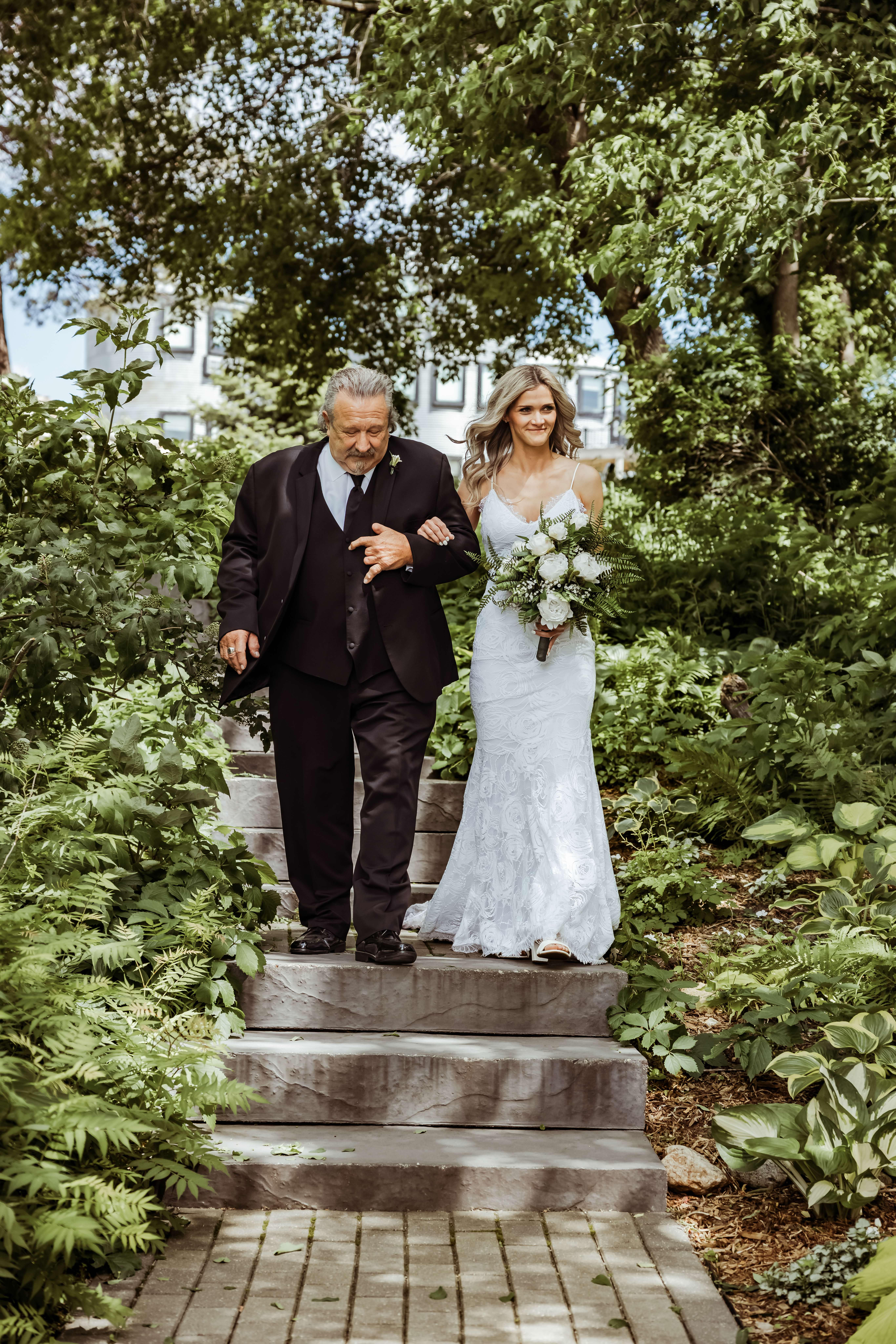 Minnesota Wedding Venue: Gathered Oaks